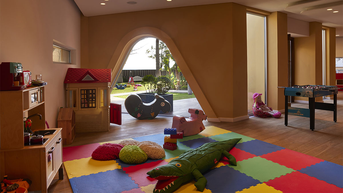 Mediterranean Beach Hotel (Cyprus)